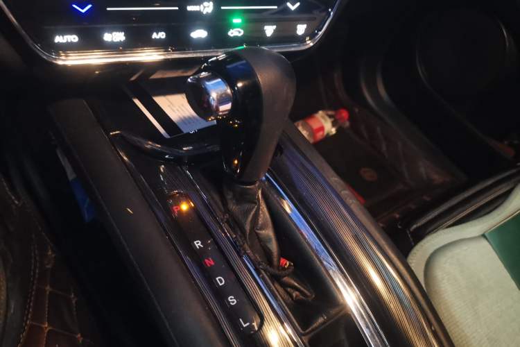 Used Honda Vezel 2019 220 TURBO CVT Elite Edition China VI Gear Lever