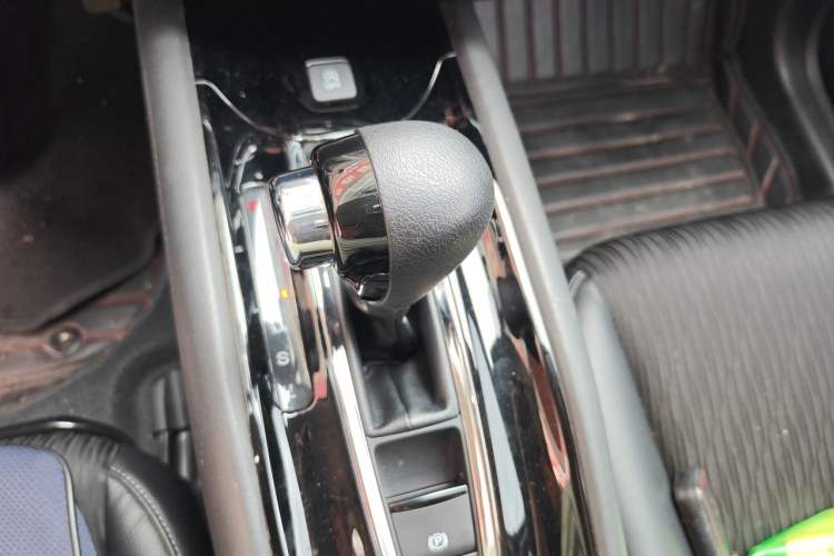 Used Honda Vezel 2019 220 TURBO CVT Luxury Edition China V Emission Standard Gear Lever