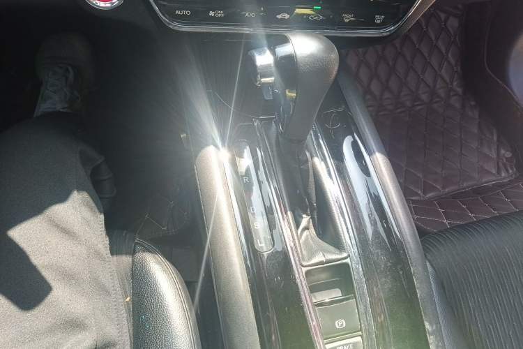 Used Honda Vezel 2019 220 TURBO CVT Luxury Edition China VI Gear Lever