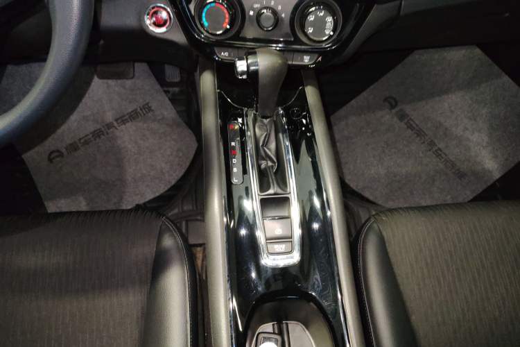 Used Honda Vezel 2019 1.5L CVT Luxury Model China V Gear Lever
