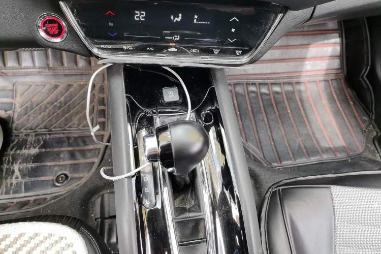 Used Honda Vezel 2019 220 TURBO CVT Luxury Edition China VI Gear Lever