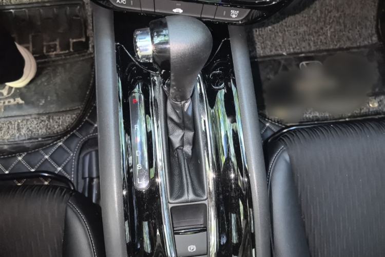 Used Honda Vezel 2019 1.5L CVT Luxury Model China VI Gear Lever