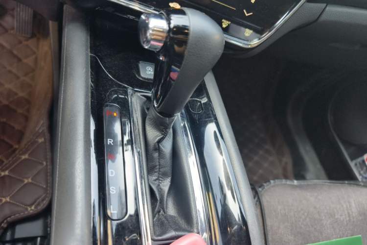 Used Honda Vezel 2019 220 TURBO CVT Luxury Edition China VI Gear Lever