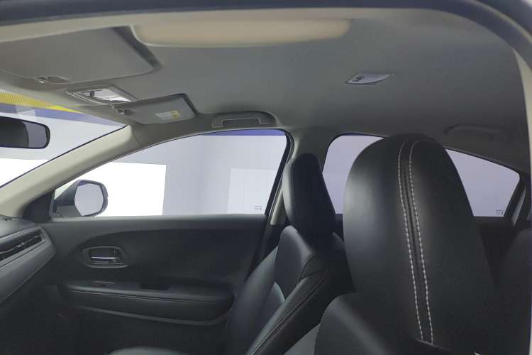 Used Honda Vezel 2019 220 TURBO CVT Elite Version China V Emission Standard Headliner