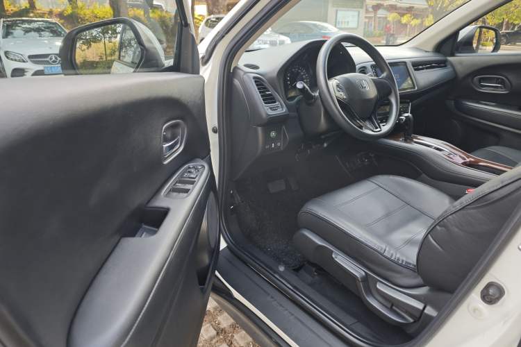 Used Honda Vezel 2019 220 TURBO CVT Elite Edition China VI Interior 1