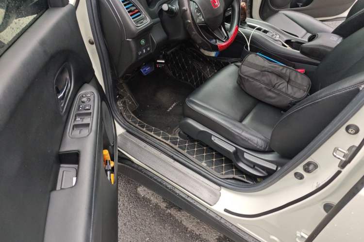 Used Honda Vezel 2019 1.5L CVT Pioneer Edition China VI Interior 3