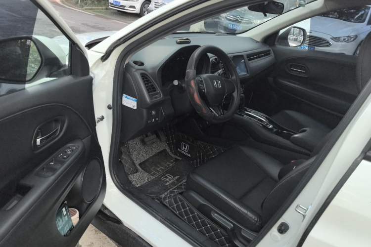 Used Honda Vezel 2019 1.5L CVT Luxury Model China VI Interior 3