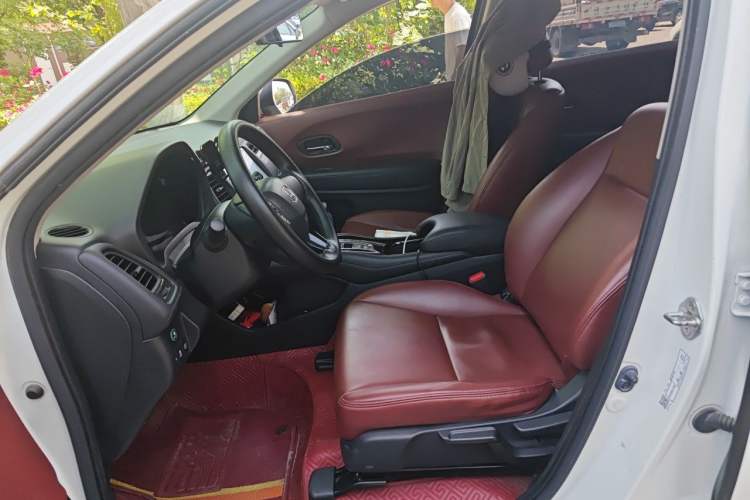 Used Honda Vezel 2019 220 TURBO CVT Elite Edition China VI Left Front Seat