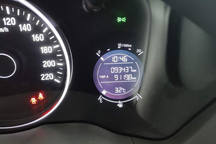Used Honda Vezel 2019 1.5L CVT Pioneer Edition China V Odometer Close Up