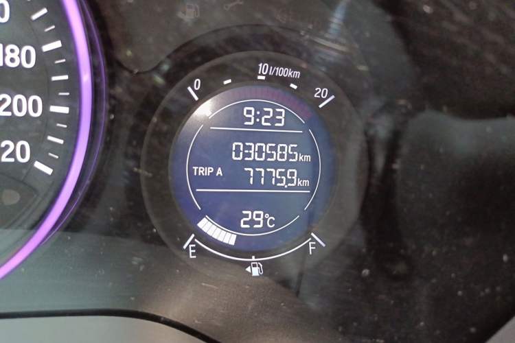 Used Honda Vezel 2019 220 TURBO CVT Elite Edition China VI Odometer Close Up