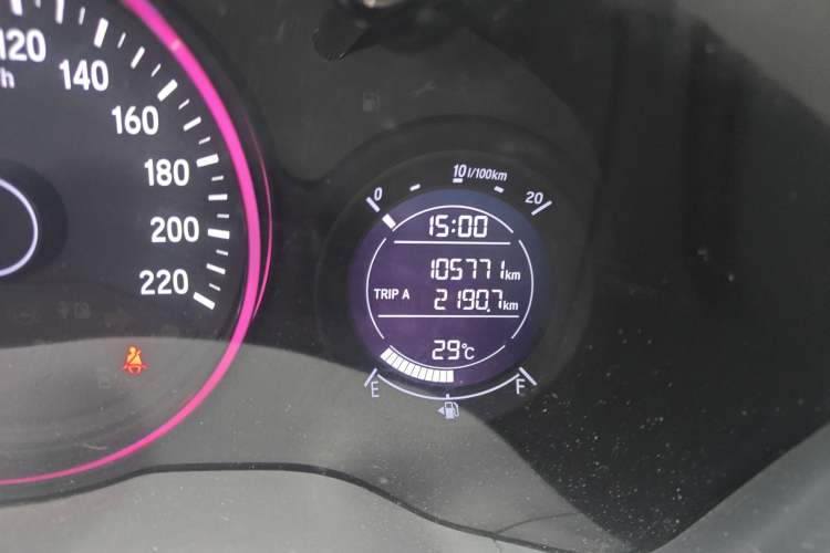 Used Honda Vezel 2019 220 TURBO CVT Luxury Edition China V Emission Standard Odometer Close Up