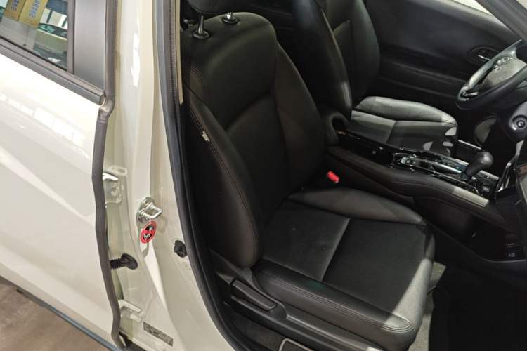 Used Honda Vezel 2019 220 TURBO CVT Elite Edition China VI Right Front Seat