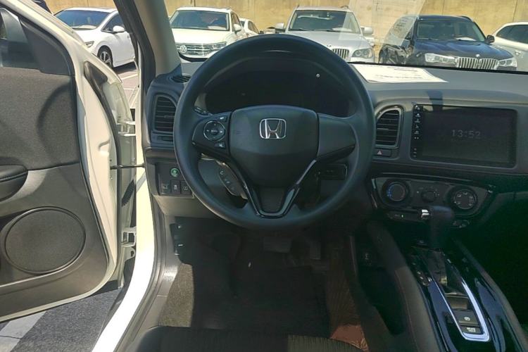 Used Honda Vezel 2019 1.5L CVT Luxury Model China V Steering Wheel