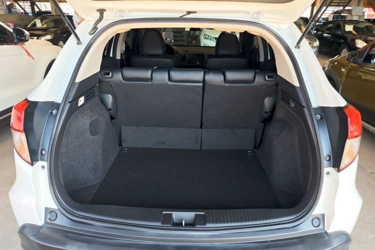 Used Honda Vezel 2019 1.5L CVT Pioneer Edition China VI Trunk