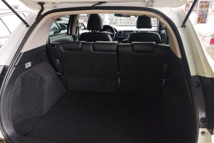 Used Honda Vezel 2019 220 TURBO CVT Luxury Edition China VI Trunk