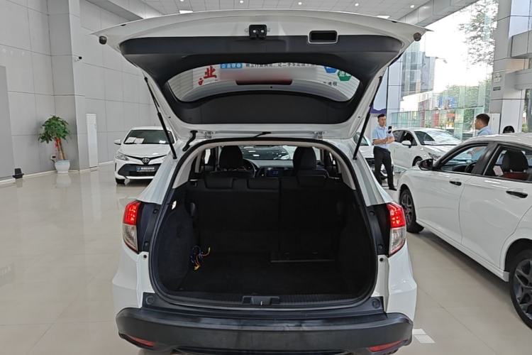 Used Honda Vezel 2019 220 TURBO CVT Elite Edition China VI Trunk