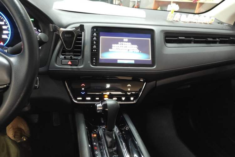 Used Honda Vezel 2020 220 TURBO CVT Elite Edition Audio And AC Panel