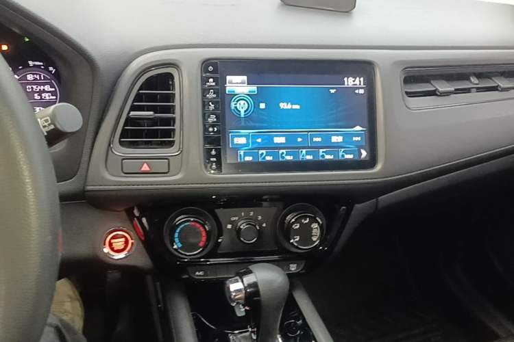 Used Honda Vezel 2020 1.5L CVT Luxury Edition Audio And AC Panel