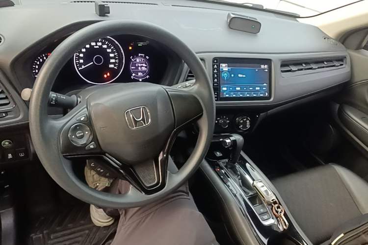 Used Honda Vezel 2020 1.5L CVT Luxury Edition Center Console