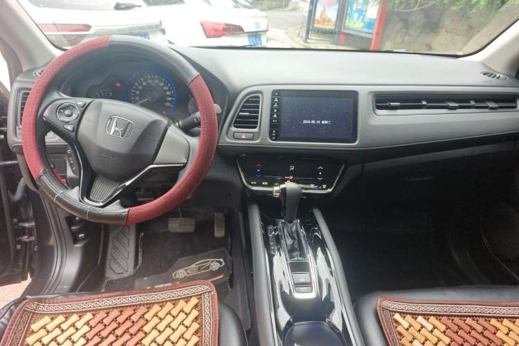 Used Honda Vezel 2020 220 TURBO CVT Elite Edition Center Console