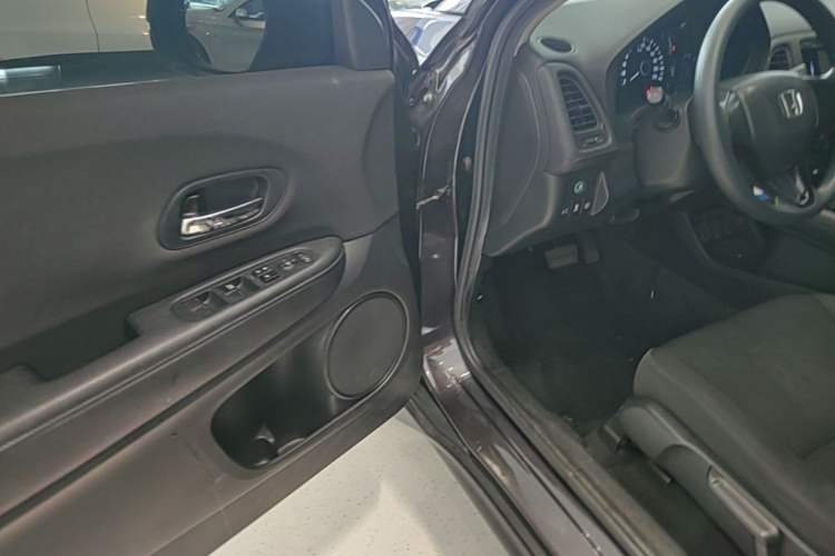 Used Honda Vezel 2020 1.5L CVT Elite Edition Driver Seat
