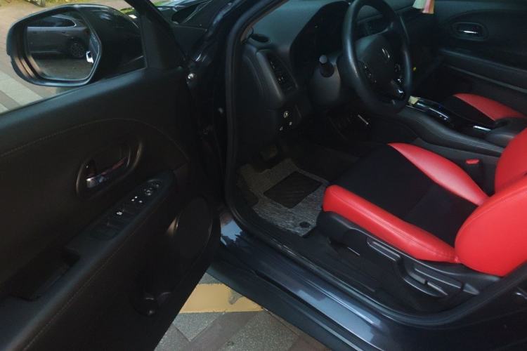 Used Honda Vezel 2020 1.5L CVT Luxury Edition Driver Seat