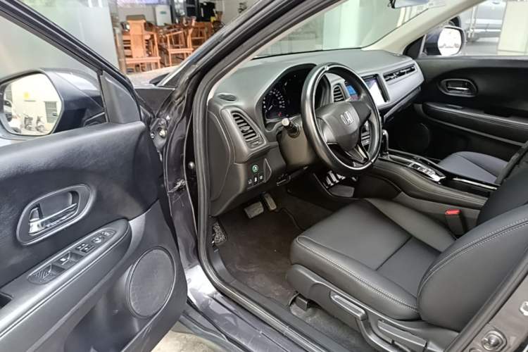 Used Honda Vezel 2020 1.5L CVT Elite Edition Driver Seat
