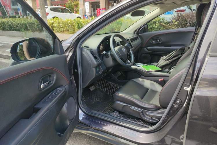 Used Honda Vezel 2020 1.5L CVT Elite Edition Driver Seat
