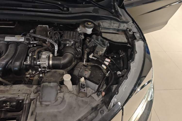 Used Honda Vezel 2020 1.5L CVT Pioneer Edition Engine Bay Left