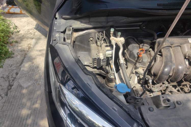Used Honda Vezel 2020 1.5L CVT Pioneer Edition Engine Bay Right