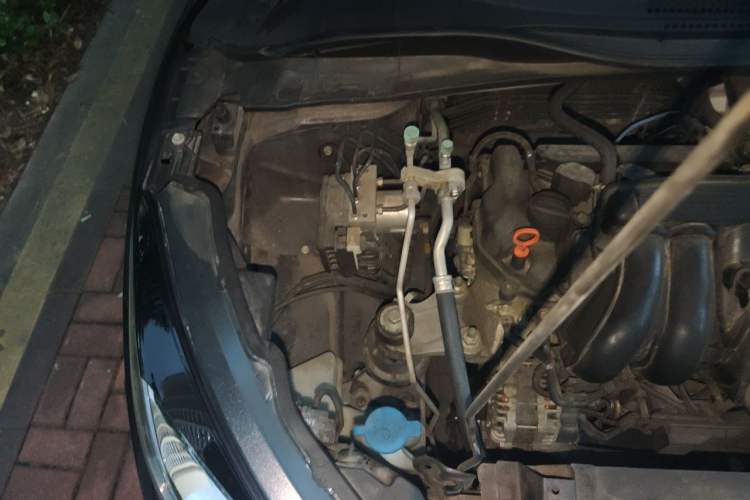 Used Honda Vezel 2020 1.5L CVT Luxury Edition Engine Bay Right