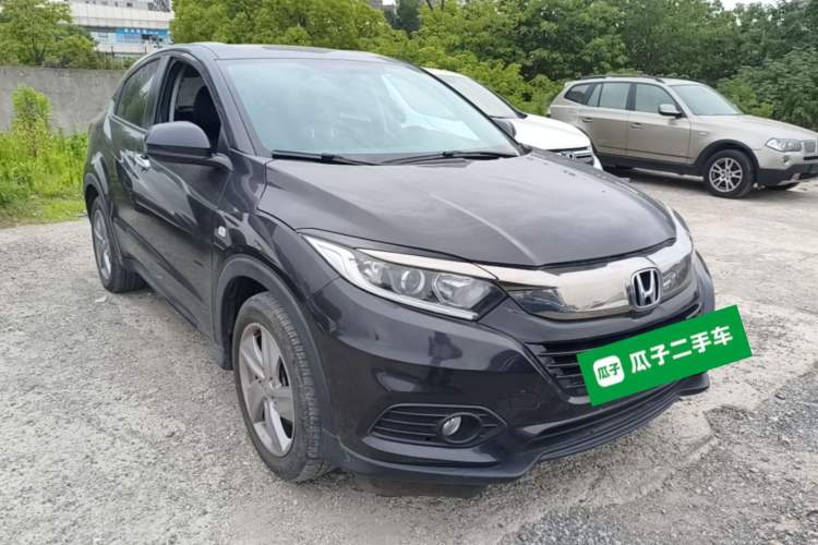 Used Honda Vezel 2020 220 TURBO CVT Elite Edition Front Right 45 Deg