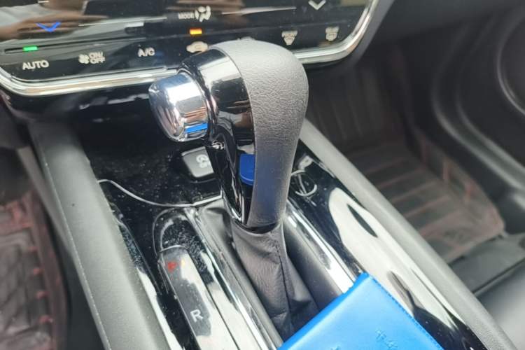 Used Honda Vezel 2020 220 TURBO CVT Elite Edition Gear Lever