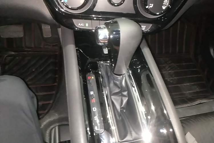 Used Honda Vezel 2020 1.5L CVT Pioneer Edition Gear Lever