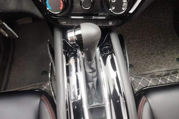 Used Honda Vezel 2020 1.5L CVT Pioneer Edition Gear Lever