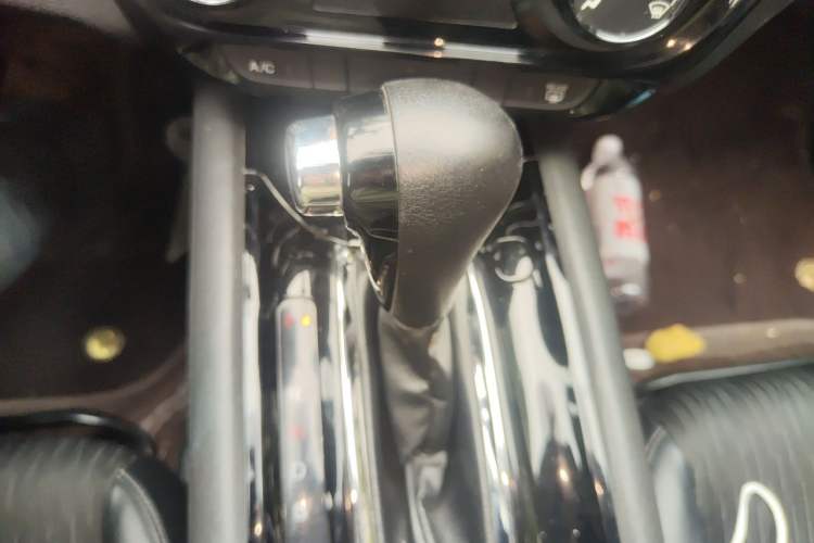Used Honda Vezel 2020 1.5L CVT Pioneer Edition Gear Lever
