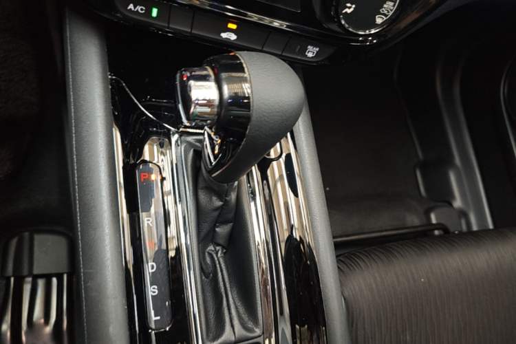 Used Honda Vezel 2020 1.5L CVT Luxury Edition Gear Lever