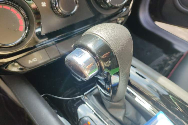 Used Honda Vezel 2020 1.5L CVT Elite Edition Gear Lever