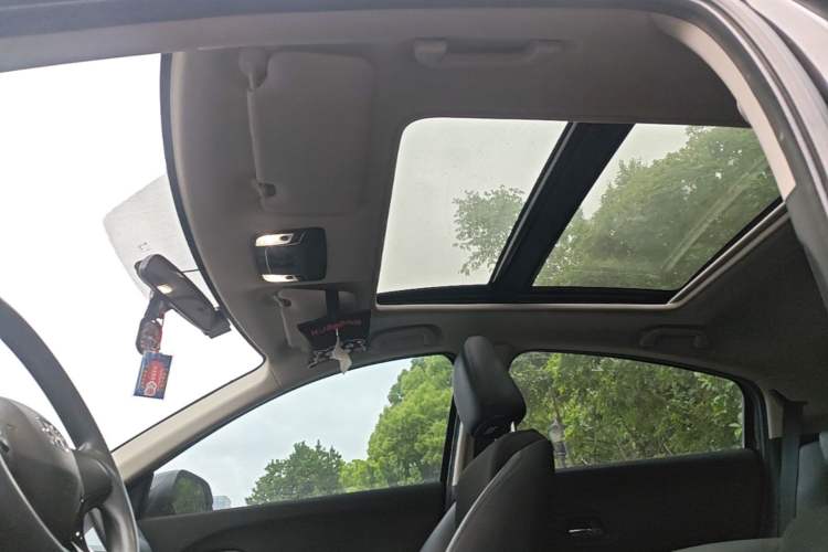 Used Honda Vezel 2020 1.5L CVT Pioneer Edition Headliner