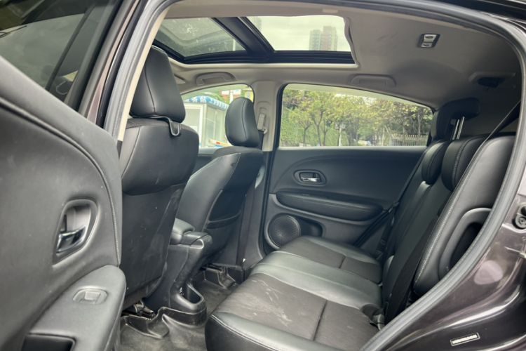 Used Honda Vezel 2020 1.5L CVT Luxury Edition Interior 10