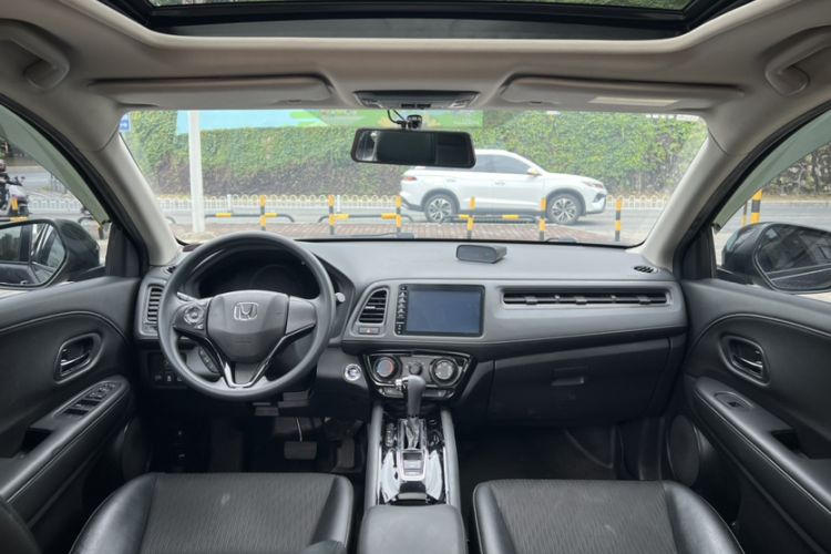 Used Honda Vezel 2020 1.5L CVT Luxury Edition Interior 12