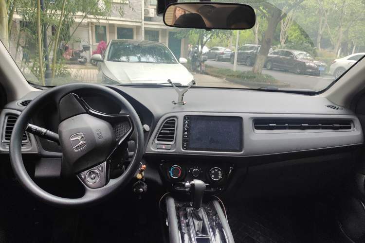 Used Honda Vezel 2020 1.5L CVT Pioneer Edition Interior 2