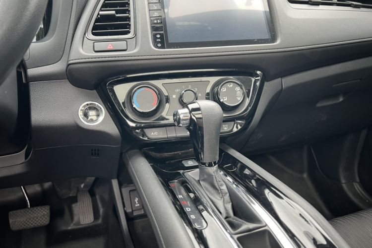 Used Honda Vezel 2020 1.5L CVT Luxury Edition Interior 2