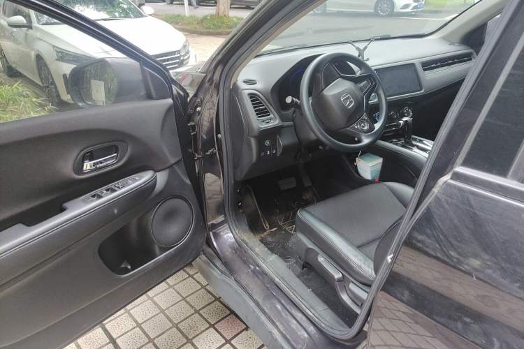 Used Honda Vezel 2020 1.5L CVT Pioneer Edition Interior 3