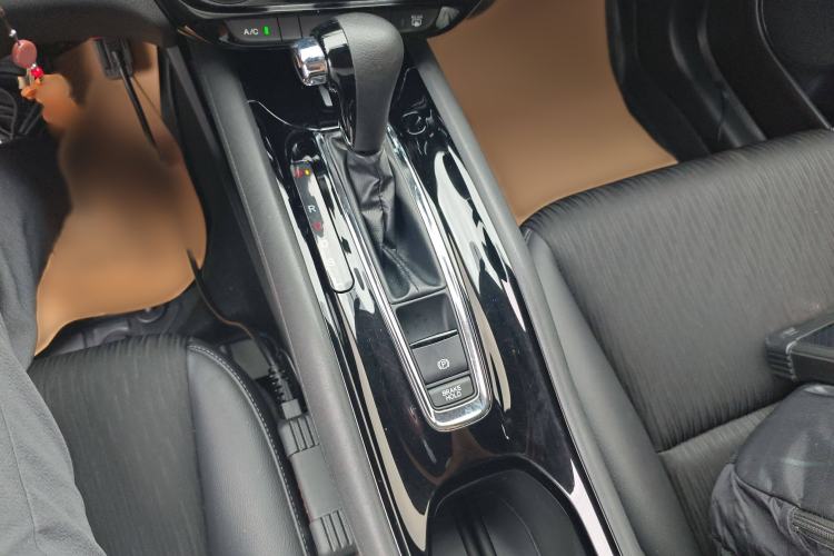 Used Honda Vezel 2020 1.5L CVT Pioneer Edition Interior 4