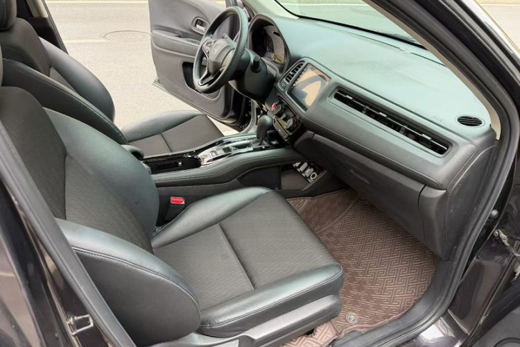 Used Honda Vezel 2020 1.5L CVT Luxury Edition Interior 4