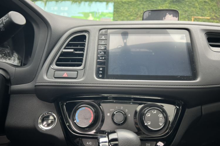 Used Honda Vezel 2020 1.5L CVT Luxury Edition Interior 5