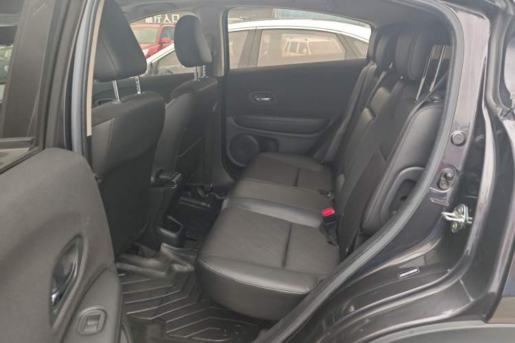 Used Honda Vezel 2020 1.5L CVT Pioneer Edition Interior 6