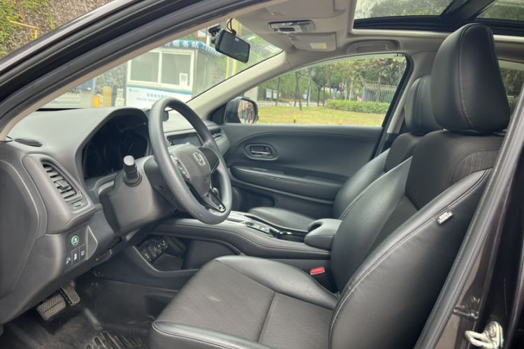 Used Honda Vezel 2020 1.5L CVT Luxury Edition Interior 7