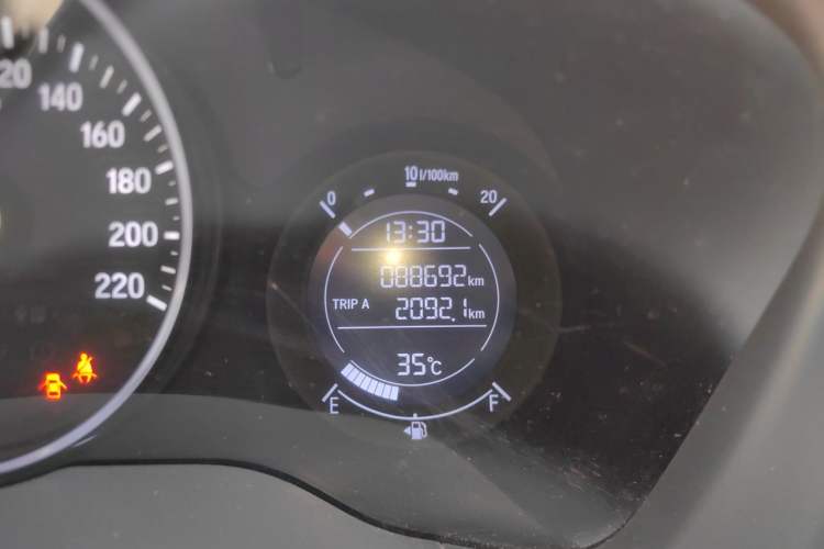 Used Honda Vezel 2020 1.5L CVT Pioneer Edition Odometer Close Up